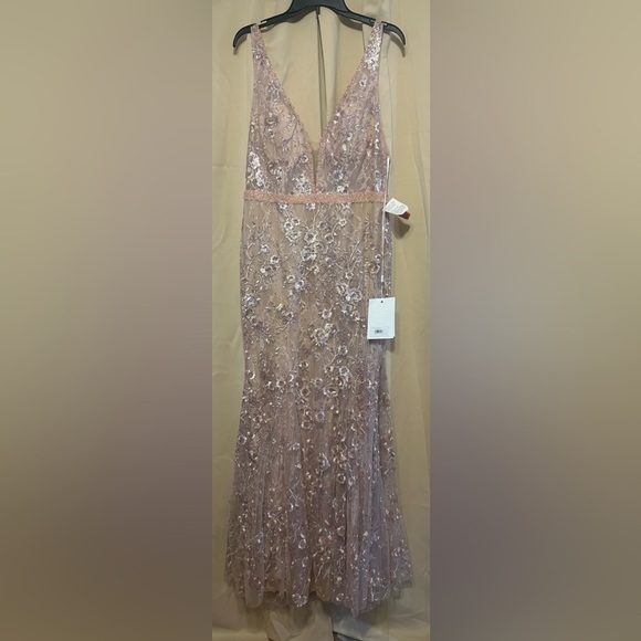 Mac Duggal 67481 NWT FLORAL EMBELLISHED SLEEVELESS PLUNGE NECKLINE - Picture 4 of 14